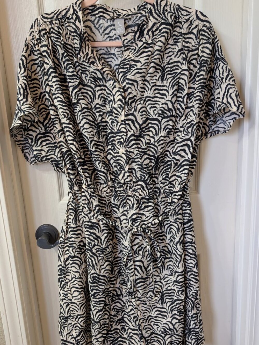 H&M Printed Tie Waist Button up Dress Size S - Oversized